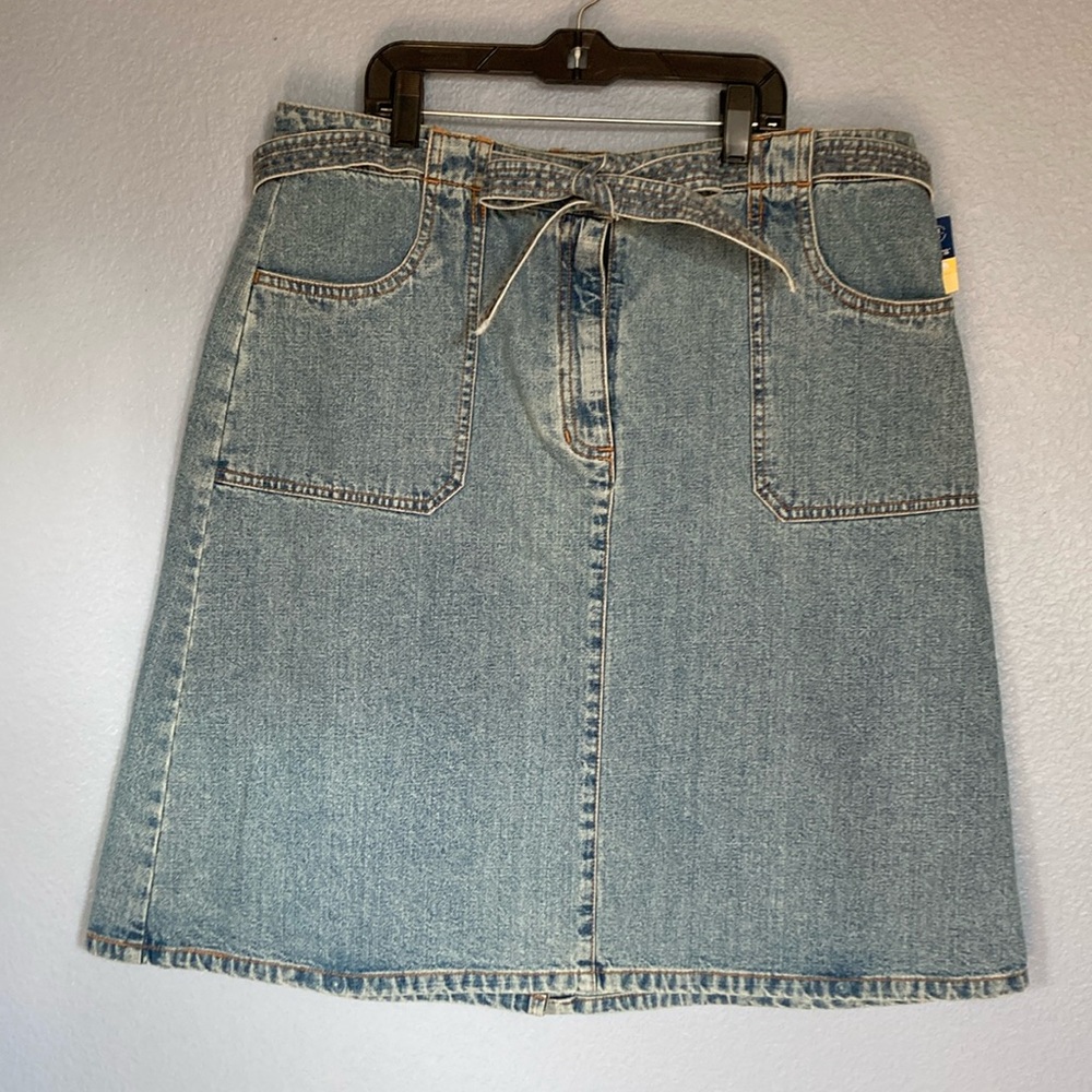 🆕🎉 HIGH SIERRA Jean skirt. Size 14.pockets and tie belt. Perfect fall skirt.